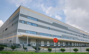浙江綠地鉑選電子商務(wù)有限公司  綠地全球進(jìn)口商品浙江運(yùn)營(yíng)中心（嘉興綜合保稅）項(xiàng)目 EPC總 承包 嘉興綜合保稅區(qū)興業(yè)路東側(cè)、大橋港南側(cè)、東巡邏通道西側(cè)、區(qū)和路北側(cè)。